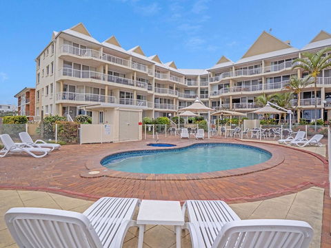 Crystal Beachfront Apartments - Accommodation NSW 34