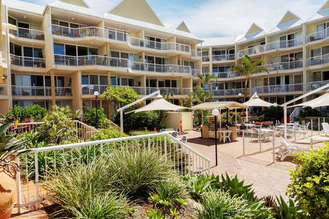 Crystal Beachfront Apartments - Accommodation NSW 12