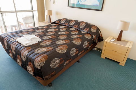 Crystal Beachfront Apartments - Accommodation NSW 21
