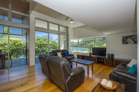 Maggies Beachfront Apartment 12 - Accommodation NSW 10