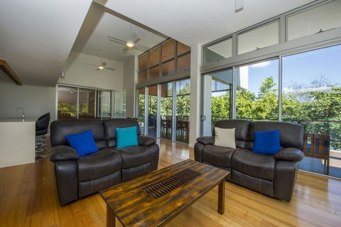 Maggies Beachfront Apartment 12 - Accommodation NSW 4