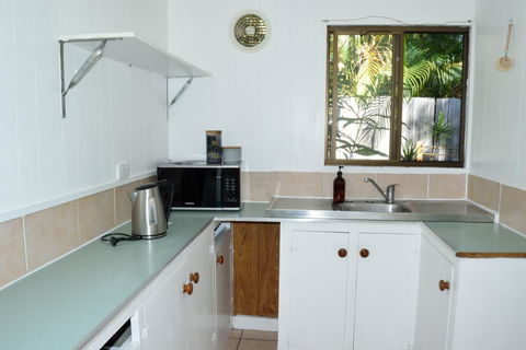 1 Min. Walk To Beach Horeseshoe Bay Holiday Units - Accommodation NSW 5