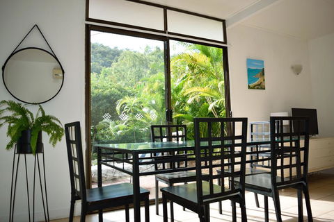 1 Min. Walk To Beach Horeseshoe Bay Holiday Units - Accommodation NSW 3