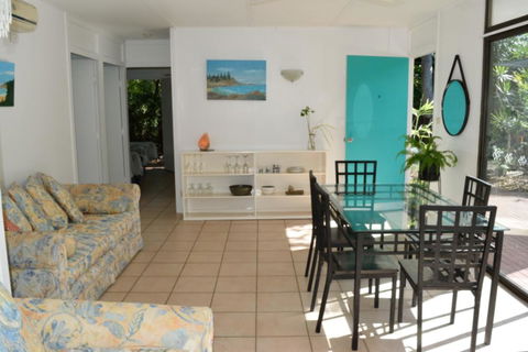 1 Min. Walk To Beach Horeseshoe Bay Holiday Units - Accommodation NSW 2
