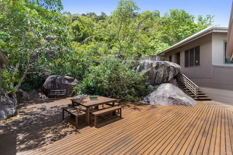 Absolute Beachfront - Accommodation NSW 8