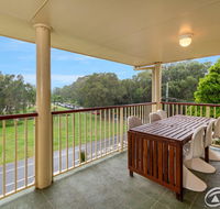 Immaculate Spacious Second Floor Unit Overlooking Pristine Parklands - Accommodation NSW
