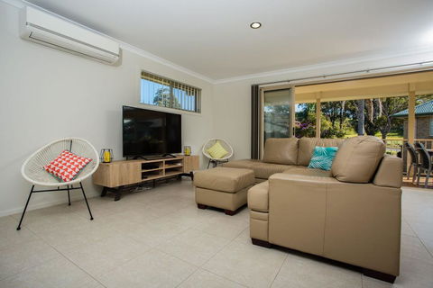 'Banksia Atura' At Tura Beach - Accommodation NSW 2