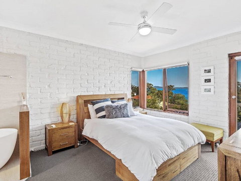 'Nunkeri', 5 Kerrie Close - Stunning House With Fabulous Views, Linen, WIFI & Air Conditioning - Accommodation NSW 1