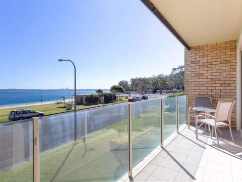 1 'Little Hut', 20 Kurrawa Close - Spectacular Water Views, NBN & Air Conditioned - Accommodation NSW 0