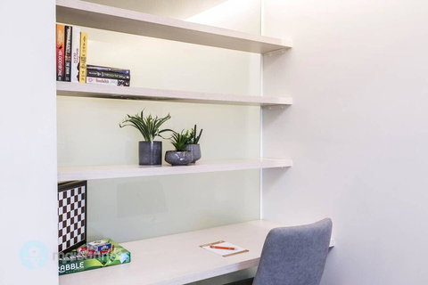 1 Bedroom Apt With Parking Walk To ANU - Accommodation NSW 3