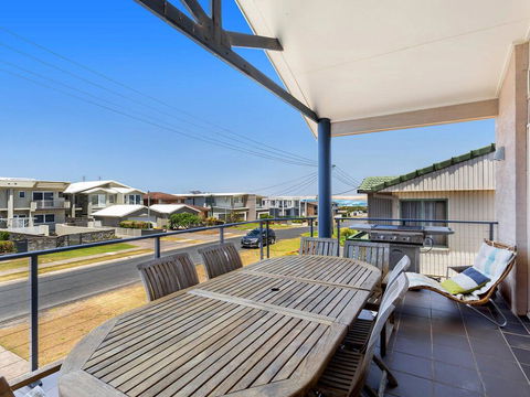 1/32 Ocean Avenue - Three Bedrooms, Three Bathrooms, Air Con, Boat Parking & Water Views - Accommodation NSW 1