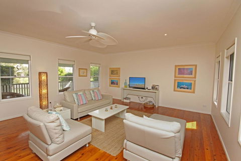 16 Beachway Pde, Marcoola: Linen Incl, WiFi, Pet Friendly, A/Cond. 500 BOND - Accommodation NSW 3