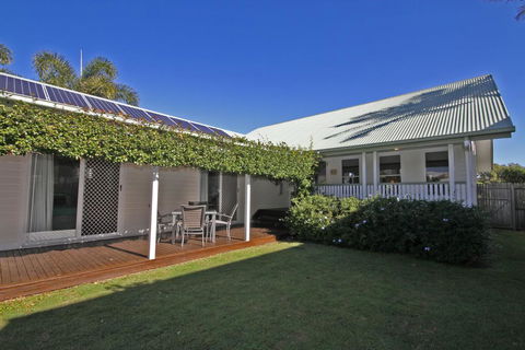 16 Beachway Pde, Marcoola: Linen Incl, WiFi, Pet Friendly, A/Cond. 500 BOND - Accommodation NSW 1