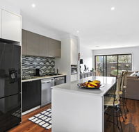 2 Bedroom Townhouse - Family  Corporate Bookings Only - Accommodation NSW
