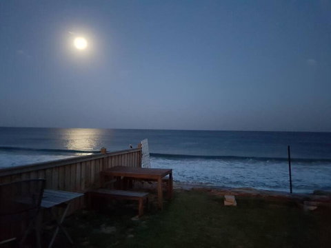Beachfront Surfside 2BR Apartment - The Coachhouse - Accommodation NSW 2