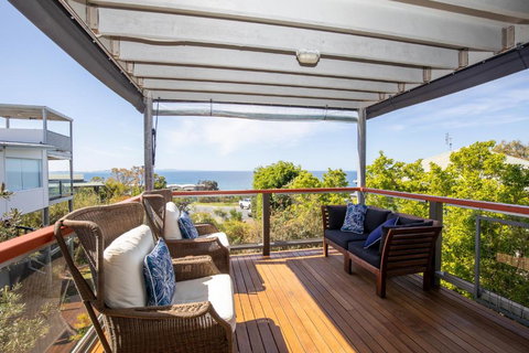BEST OCEAN VIEWS ON STRADDIE + SUNSET DECK - Accommodation NSW 1