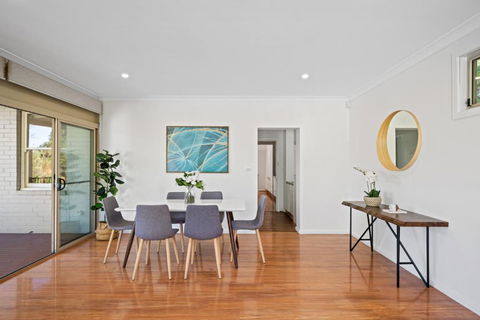 Big Stylish 3 Bed House With Free Parking - Accommodation NSW 3