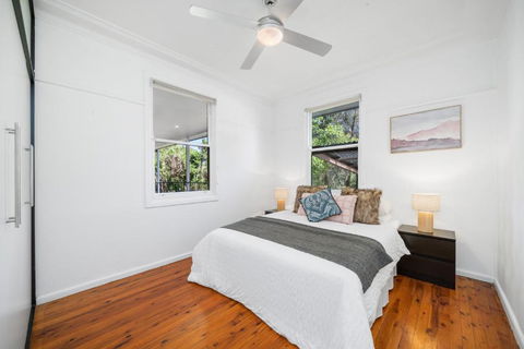Big Stylish 3 Bed House With Free Parking - Accommodation NSW 4