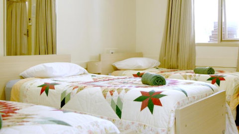 CATALINA Lake-front RETREAT - Accommodation NSW 3