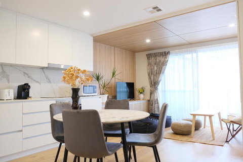 CBD Japanese Retreat 2BR 1P Brekky Wifi Netflix - Accommodation NSW 3