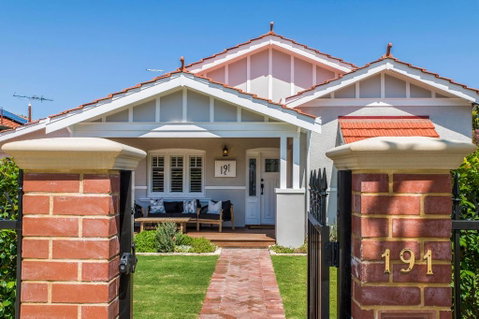 CENT191 - Timeless 3BR, 2BA Federation Home - Accommodation NSW 0