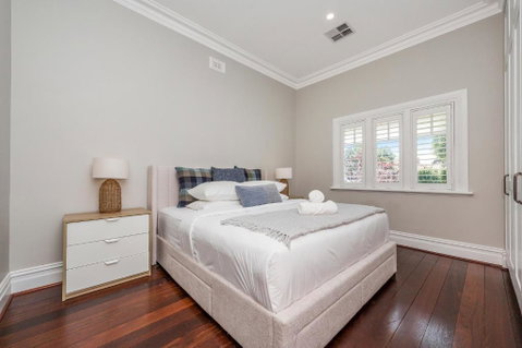 CENT191 - Timeless 3BR, 2BA Federation Home - Accommodation NSW 3