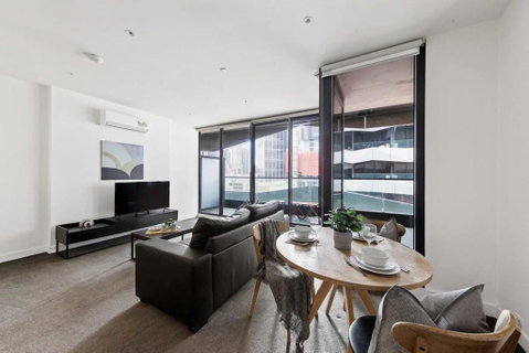Charming 2BR Apt Near Victoria Market City Views - Accommodation NSW 1