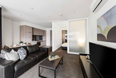 Charming 2BR Apt Near Victoria Market City Views - Accommodation NSW 3