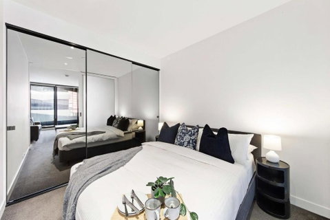 Charming 2BR Apt Near Victoria Market City Views - Accommodation NSW 4
