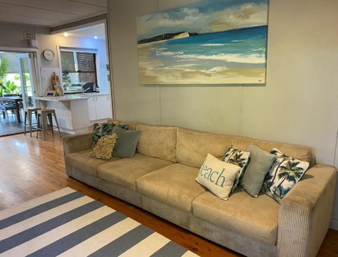 CHILL-OUT BEACH HOUSE - One Mile Beach - Accommodation NSW 2