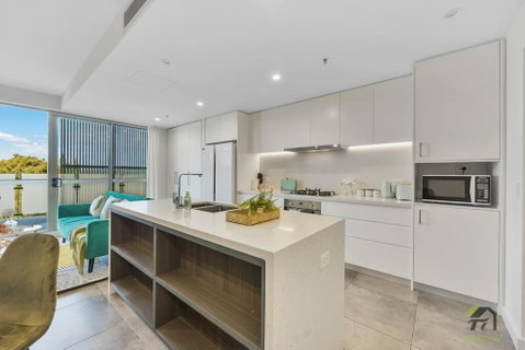 CITY VIEW-Vivid Condo In Mascot - Accommodation NSW 1