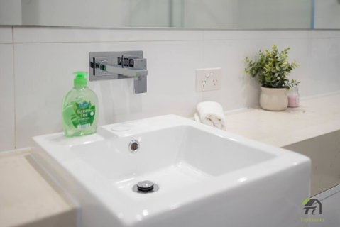 CITY VIEW-Vivid Condo In Mascot - Accommodation NSW 2