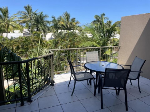 COCKLESHELL10 7 Tropical Apartment With Pool Area - Accommodation NSW 1
