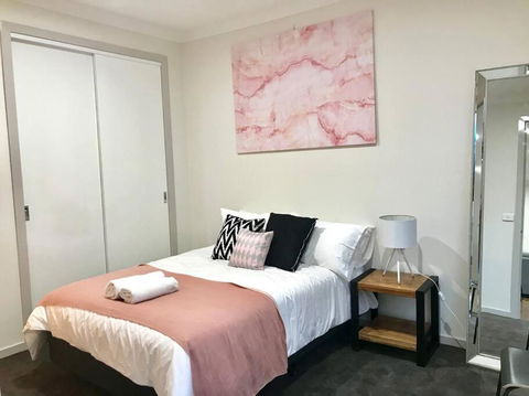 D112 Braybrook Central Stay-Great Getaway - Accommodation NSW 0