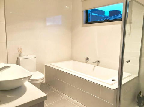 D112 Braybrook Central Stay-Great Getaway - Accommodation NSW 4
