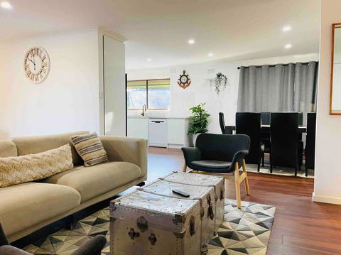 D140 Keilor Down Vacation - Accommodation NSW 0