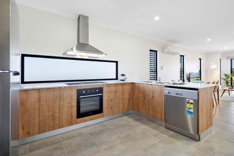 DAYDREAMING Airlie Beach, Water Views & Only 200m To Boardwalk. - Accommodation NSW 4