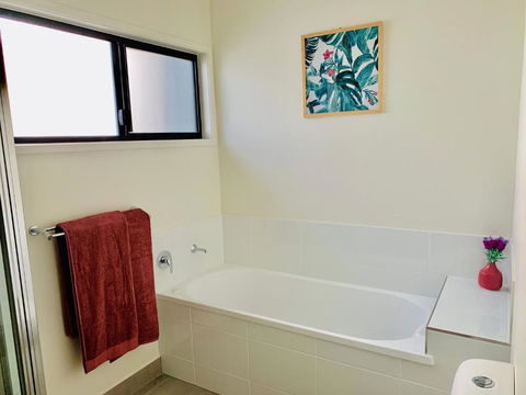 DAYDREAMING Airlie Beach, Water Views & Only 200m To Boardwalk. - Accommodation NSW 3