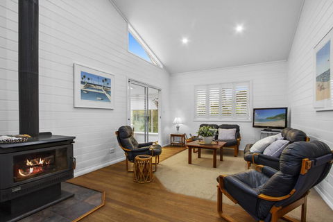 3 Macleay St, Narrawallee - Accommodation NSW 2