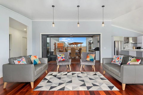 3 WISE MONKEYS, MANSFIELD - Accommodation NSW 3