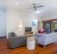 33 Bangalow - Narrawallee's Beautiful Bungalow - Accommodation NSW