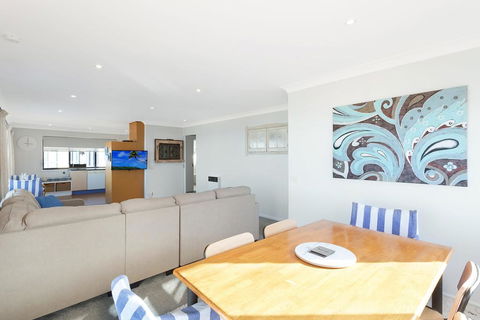 45 Hillside Cres Beach House - Accommodation NSW 3