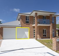 5 Bent Street - huge house with Foxtel  Aircon - Accommodation NSW