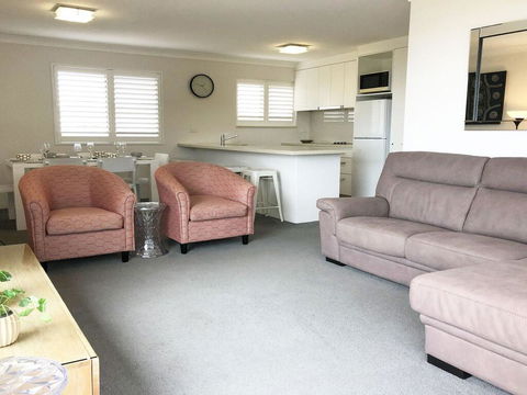 6 'Intrepid' 3 Intrepid Close - Right On The Waterfront - Accommodation NSW 3
