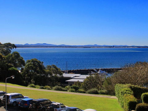 6 'Portofino', 7 Laman Street - Superb Water Views And Only 1 Minute Walk Into The Heart Of Town - Accommodation NSW 0