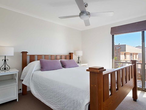 6 'Skyline' 12 Thurlow Avenue - Foxtel & Aircon - Accommodation NSW 2