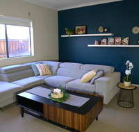 6 Bedrooms Contemporary Big House at Pakenhem - Accommodation NSW