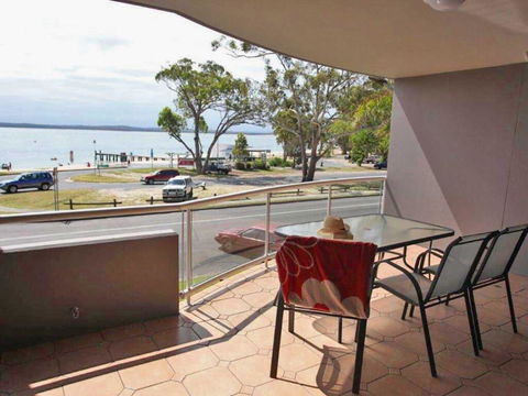 7 'Florentine' 11 Columbia Close - Air Conditioned Unit With Fantastic Views Of Little Beach - Accommodation NSW 1