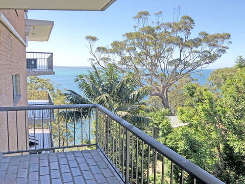 7 'Skyline' 12 Thurlow Avenue - Unit With A WOW Factor - Accommodation NSW 2