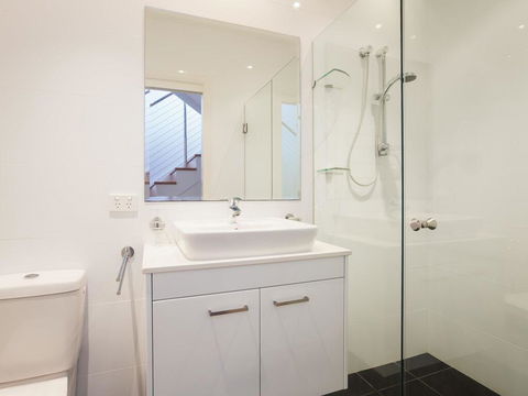 7 Judith Street - Stunning Duplex With Ducted Air - Accommodation NSW 3